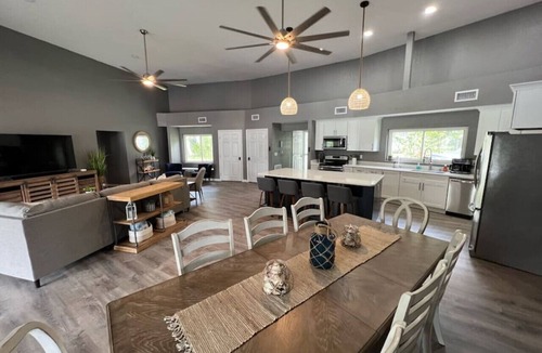 Crystal River House | Spacious 4/2- Pool & boat dock