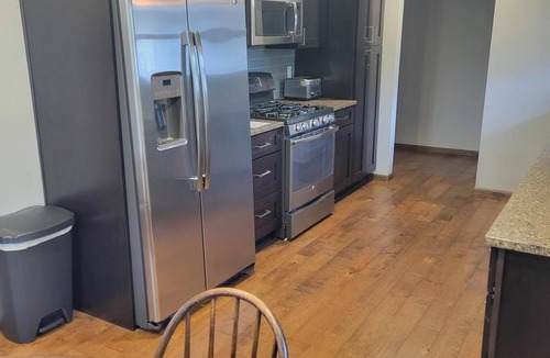 Iowa City House | Spacious 4-bed/3-bath house in Iowa City - 1.2 miles from Kinnick and UIHC