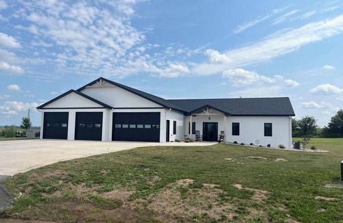 Forest Junction House | Spacious 4-bedroom/4 bath house with WiFi and AC in Kaukauna.
