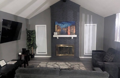 Albany House | Spacious 4-bedroom estate in beautiful Albany with AC