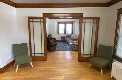 De Pere House | Spacious 4-bedroom house ready for NFL draft. Only 6 miles from the Stadium