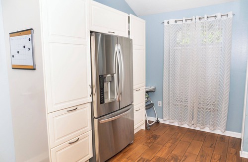 East County Civic Group House | Spacious 4-bedroom house in charming Valrico with WiFi, AC,pool and big yard