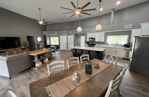Crystal River House | Spacious 4 bedroom with 2 baths with Pool and boat dock