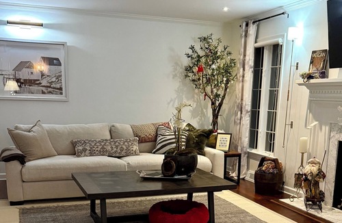 Gates Mills House | Spacious 4-bedroom house in Gates Mills with AC, WiFi. Minutes from CC Hospital