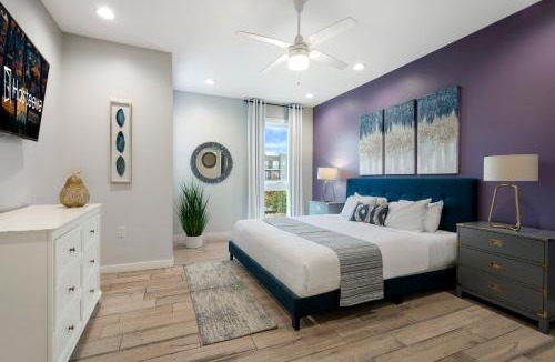 Mid-City House | Spacious 4BR Home w Pool & Parking !