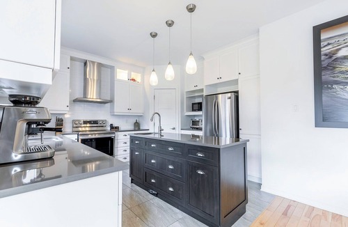 Brossard Apartment | Spacious 4BR King Bed Free Parking