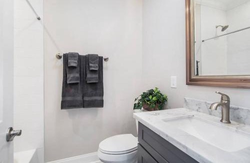 Tulane - Gravier House | Spacious 5 bedroom Home Near FQ and Superdome