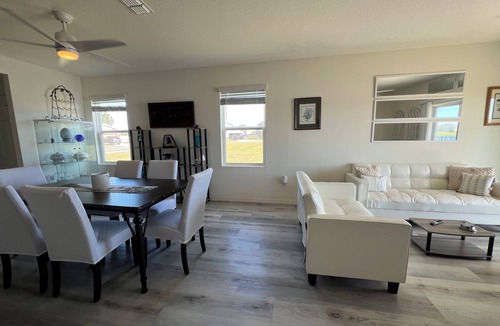 Rockledge House | Spacious 5-bedroom house with AC, WiFi in fantastic Rockledge