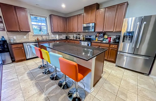 Pflugerville House | Spacious 5-King Bed Mansion | 15 Min to Downtown Austin