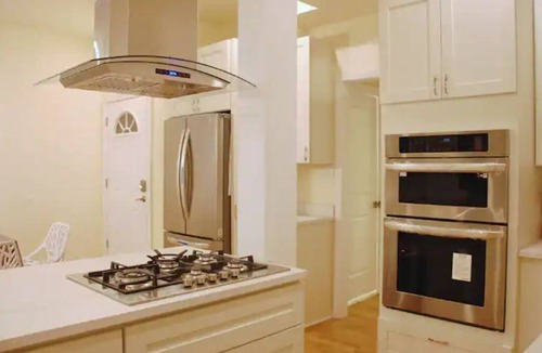 Bloomfield House | Spacious 5BR/5BA Group Stay w/Game Room + Parking, Sleeps 12, Central Location