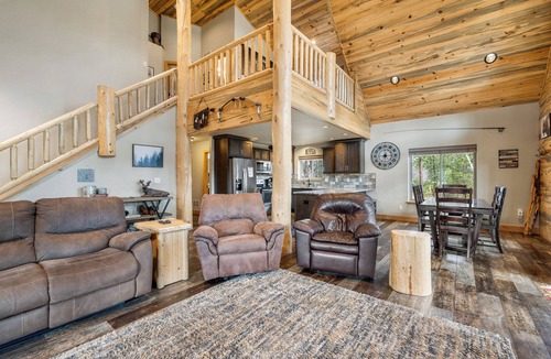 Deadwood Cabin | Spacious 5BR w/Large Covered Deck, and Hot Tub Minutes to Deadwood!
