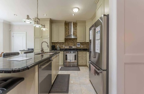Brampton House | Spacious 7BR Home with Private Yard & Fast WiFi!