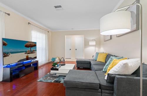 Brandon House | Spacious & Amazing Home w Big Pool and Patio