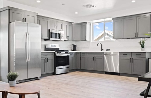 Vernon House | Spacious and modern home in Arts District