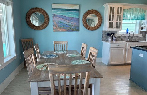 Surfside Beach House | Spacious Beachfront 4-bedroom house in fabulous Surfside Beach with tiki bar
