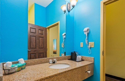 Crawfordville Hotel | Spacious Comfort for Families – 2 Queen Beds, Non-Smoking at Wildwood Inn