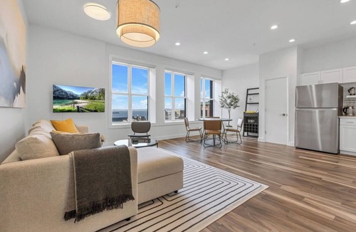 Belltown Condo | Spacious Condo in Belltown with Water Views