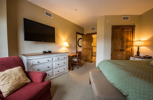 Mount Crested Butte Cabin | Spacious Condo | Near the Slopes | Hot Tub Access