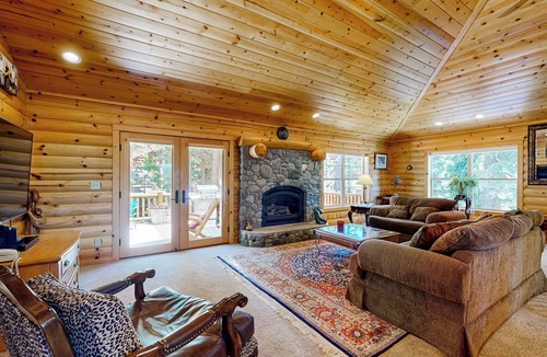 Kings Beach House | Spacious Deck w/Private Hot Tub: Kings Beach Gem