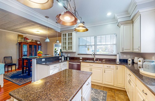 Plant City House | Spacious Designer Home with Private Solar-Heated Pool, Treehouse & Sunroom