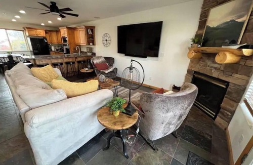 Eden Condo | Spacious Eden Retreat – Modern Comfort, Scenic Views & Room for 11