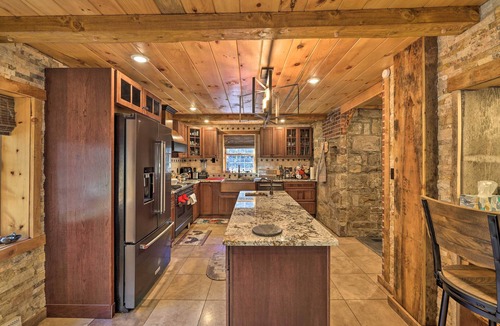 Aquashicola Cottage | Spacious Escape w/Deck & Ponds Near Skiing!