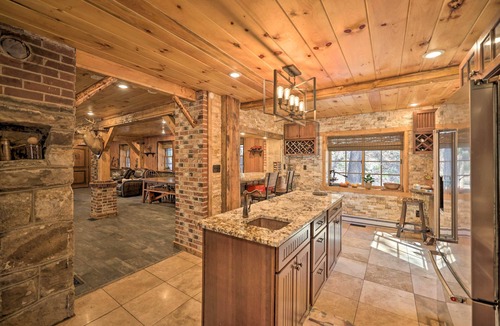 Aquashicola Cottage | Spacious Escape w/Deck & Ponds Near Skiing!