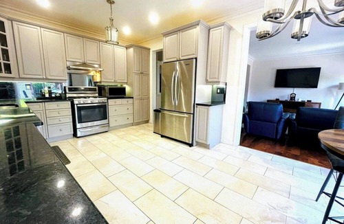 Churchill Meadows House | Spacious Family Retreat | BBQ, Backyard & Parking