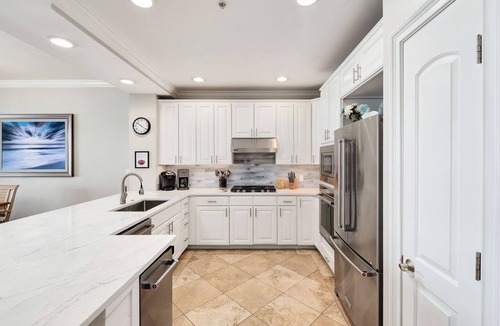 Crystal Beach Condo | Spacious Gulf-Front Condo in Destin with Beach Service and Pool Access
