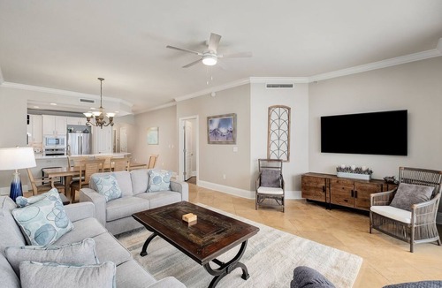 Crystal Beach Condo | Spacious Gulf-Front Condo in Destin with Beach Service and Pool Access