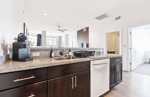 Baton Rouge Apartment | Spacious High-Rise in Downtown