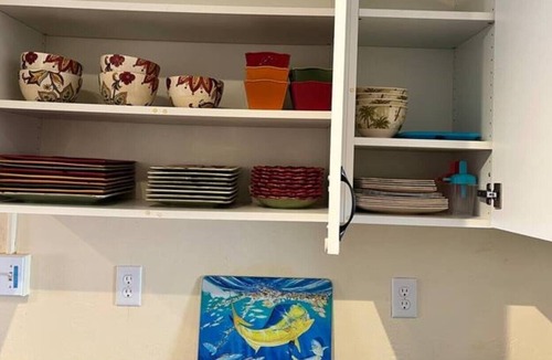 Rogers Seabreeze Cottage | Spacious Historic Home with sun room, eat-in kitchen, and music lounge sleeps<10
