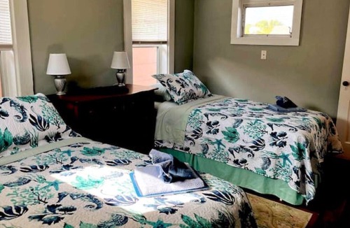Rogers Seabreeze Cottage | Spacious Historic Home with sun room, eat-in kitchen, and music lounge sleeps<10