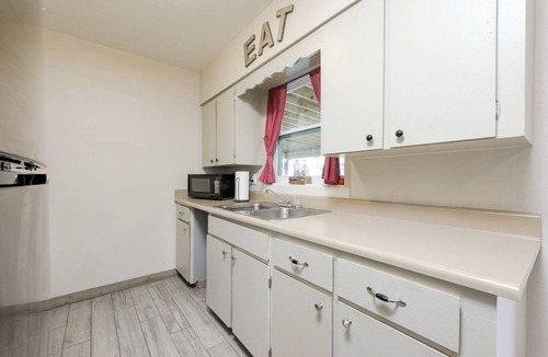 South Daytona House | Spacious home with Pool Table 10 minutes from Beaches and Speedway