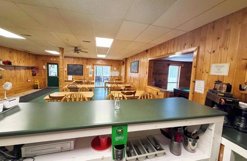 Madawaska House | Spacious Lodge @Madawaska |Ideal for Groups|Trails
