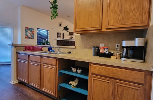 Denton Apartment | Spacious Master Bedroom with Private Jacuzzi & Walk-In Closet