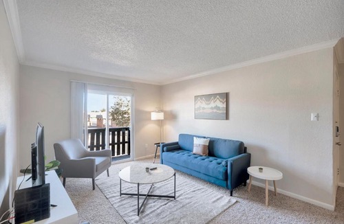 Midland House | Spacious Midland Getaway with Balcony