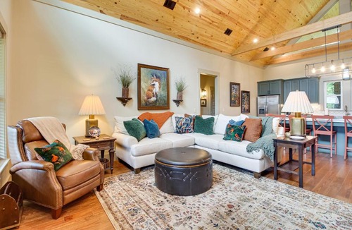 Midway House | Spacious Midway Cottage w/Porches, Near Hunting!