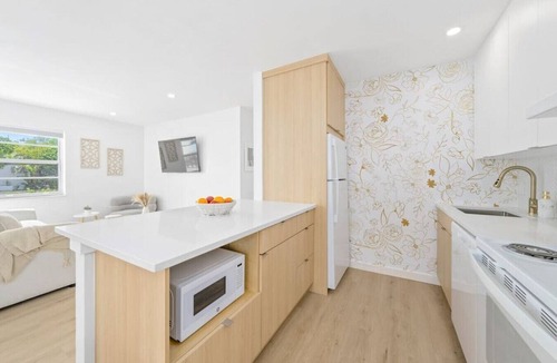 Mango Groves Apartment | Spacious & Modern 2BR 1BA Near the beach - Villa 1
