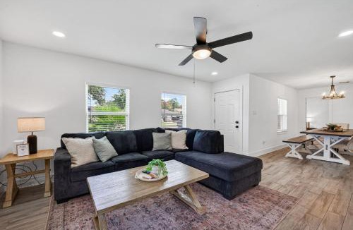 Pasadena Apartment | Spacious & Modern 4 Bedroom Family Home