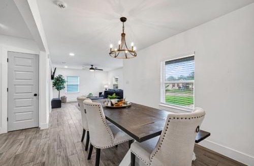 Pasadena Apartment | Spacious & Modern 4 Bedroom Family Home