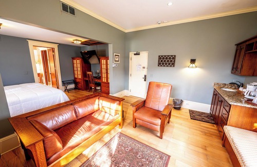 Shawnee On Delaware Hotel | Spacious Mountain Retreat | Perfect for Relaxation & Scenic Views