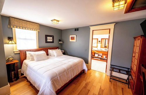 Shawnee On Delaware Hotel | Spacious Mountain Retreat | Perfect for Relaxation & Scenic Views