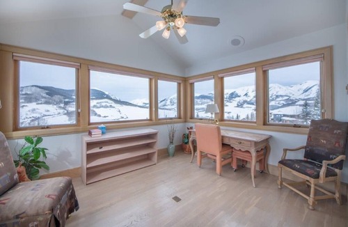 Mount Crested Butte House | Spacious Mountain Manor with 9 bedrooms, 11 baths and Hot Tub