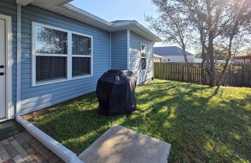 Gulf Breeze House | Spacious private home with large kitchen patio & close to everything