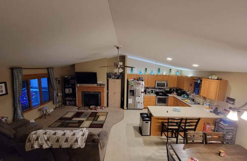 Oshkosh House | Spacious quad level 3 Bedroom 3 Bath, Wi-Fi, Key-less. Great for EAA