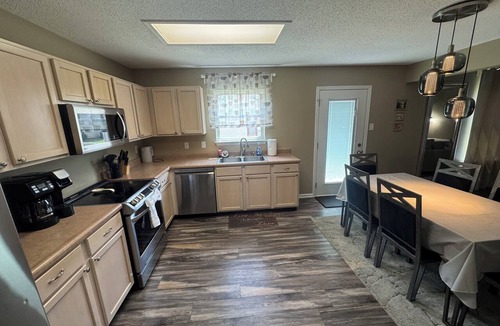 Noblesville House | Spacious & Relaxing 3-bedroom house in Fishers