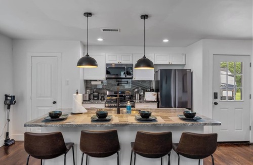 Lakeside House | Spacious Retreat near the Lake! w/Outdoor Playroom