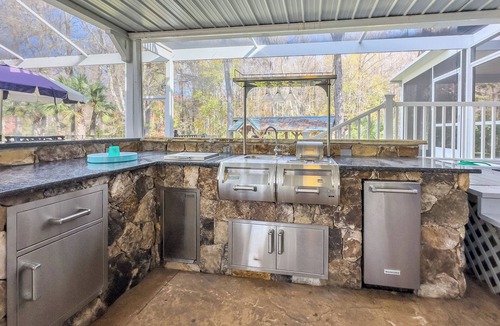 Citrus Springs House | Spacious Riverhouse with views, pool, jacuzzi, and near Rainbow River