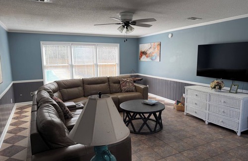 Eufaula House | Spacious secluded 5-bedroom estate on 5 acres with lake access.